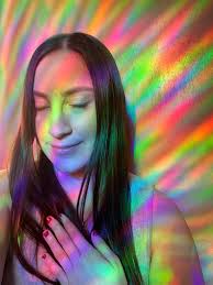 How to take accurate photos of oil paintings using an iPhone?