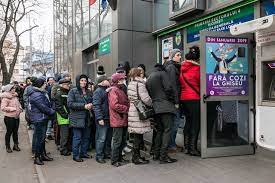 Am stat la coadă la impozite ca să-nțeleg de ce românii fac asta încă din prima zi din an