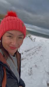 Ich liebe den Winter mit Schnee ❄️ , und minus Grade. So muss es sein  ❄️❄️❄️ #schnee #dezember #winter #december #snow #meer #meerimwinter  #ostseeküste #rostock #mv #mvtutgut #winterhat #redhat ...