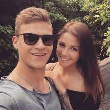Kimmich wohnte in münchen zusammen mit seiner schwester. Joshua Kimmich Das Ist Seine Schone Schwester Gala De