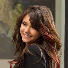 Ideal for shoulder length to long hair, dark brown hair highlights are flexible enough to work with all lengths, textures, and styles. 50 Bunte Peekaboo Highlights Frisuren Haare Mehr Thick Hair Styles Long Hair Styles Dark Hair