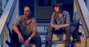 Saison 1 saison 2 saison 3 saison 4 saison 5 saison 6 saison 7 saison 8 saison 9 saison 10 saison 0. The Walking Dead Saison 6 C Est Le Plein Chaos A Alexandria Dans Un Nouveau Trailer Nouvelles Photos