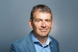 Wayne Sutherland's Instagram, Twitter & Facebook