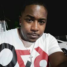 Bank truck spills money All over the Side Of The Road! Ppl hurry to grab  some 💵🚛