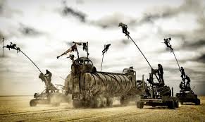 A kevés életben maradt kíméletlen gyilkossá, fosztogató ragadozóvá vált, és bármire képes, csak hogy egy nappal. Lattatok Mar Ketoras Autos Uldozest Mad Max A Harag Utja Filmtekercs Hu