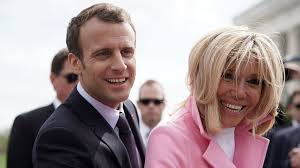 67,683 likes · 55 talking about this. Fur Tote Schwester Frankreichs First Lady Tragt 2 Eheringe Promiflash De