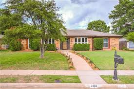 Absolutely Beautiful Move In Ready Home New Windows 2017 New Roof 2016 Pool Replaster 2016 Pool Replastering Real Estate One First Time Home Buyers