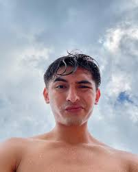 Horacio Anguiano's Instagram, Twitter & Facebook