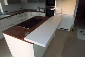 Eckkuche Mit Insel Und Theke Wohnkuche Kuche Kuchen Design