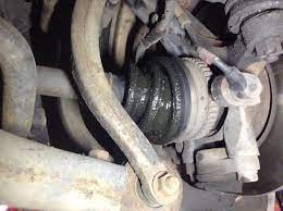 Bukannya tidak mahu mengambil tahu tentang kereta tetapi ianya agak sukar dan rumit untuk dikenalpasti. 4 Tanda Drive Shaft Rosak Pada Kereta Kinongaraj