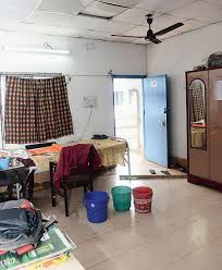 University halls and hostels there are 16 halls & hostels under the university of calcutta providing accommodation to about 1550 students studying in the university colleges of arts, commerce, science,technology and law and also the undergraduate students of the colleges as well as men research scholars/fellows of the university. Hostel Muck Hits Ceiling Telegraph India