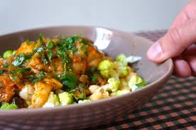 Las cocochas se encuentran en la parte baja del bacalao o merluza y es una carne muy apreciada como alimento. Cocochas De Bacalao Con Salsa De Noras Garbanzos Y Brocoli Recetas El Comidista El Pais