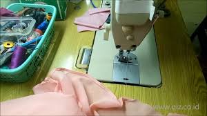 Namun untuk ibu yang sudah berumur 50 tahun ke atas, biasanya mereka sudah malas untuk belanja pakaian dan memilih menggunakan yang ada saja. Teknik Menjahit Khimar Jilbab Kerudung Youtube