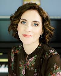 Sarah Hart's Instagram, Twitter & Facebook