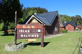 Edificio del ayuntamiento inphilomel street, port stanley, islas malvinas. Turismo Iosfa Cabanas Islas Malvinas