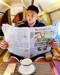 Top european prospect tudor somacescu signs with overtime elite. Nba Fans Roast Giannis After Posting Pic With Newspaper Announcing Mvp Win Fadeaway World