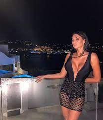Η μητέρα του παίκτη του survivor σπάει για πρώτη φορά τη σιωπή της. Survivor Otan O Ashmakopoylos Ebgaine Me Paiktria Toy Bachelor H Spania Fwtografia Photos Onsports Gr