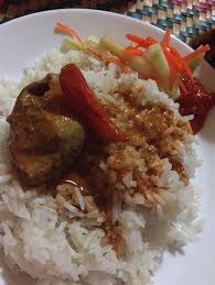 Nasi kebuli juga punya aroma rempah yang cukup kuat dengan perpaduan rempah dan daging di kamu juga bisa buat sendiri dengan resep nasi kebuli ala dapur rumah kamu. Resepi Nasi Kebuli Terengganu