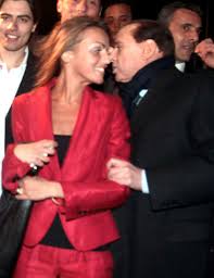 Silvio berlusconi è stato ricoverato al centro cardio toracico di monaco, ospedale specializzato del principato. Berlusconi Se Casa En Secreto Con Su Joven Novia Francesca Pascale