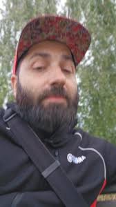 Sorry für 2 Minuten Ehrlichkeit. Natürlich verstehen wir das wir dass alles  nicht verdient haben und uns eigentlich verstecken müssten. Wie kann so ein  zugehackter Troll auch mit einem fetten Nichtsnutz solch