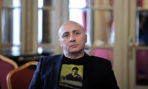 Mai exact, chiar înainte de alegerile parlamentare, pe internet a apărut o filmare din 2012 în care fostul primar al orașului buzău, constantin boșcodeală, apărea în ipostaze compromițătoare alături de două tinere. Marcel Pavel A Dat Bac Ul La 46 De Ani S A Camuflat Dar A Fost Recunoscut De Parinti Haihui In Doi Aventura Vietii Noastre