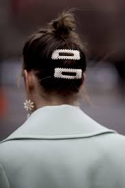 We found gorgeous pearl hair accessories that come in unique shapes, sizes, and designs. Pearl Hair Clips 6 Ways To Style Pearl Hair Clips Poor Little It Girl