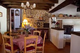 En esta ocasion te quiero compartir las mejores imagenes de diseños y decoracion de cocinas rusticas con toques tradicionales, espero que te gusten mucho. Imagenes De Interiores De Casas Rusticas Casas Rusticas Decoracion De Casas Rusticas Casas
