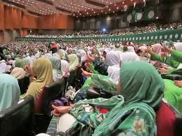 9 years ago9 years ago. Himpunan Hijau Pas Selangor Memenuhi Ruang Dewan Jubli Perak Shah Alam N45 Dr Halimah Ali