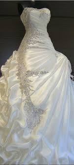 The wedding dress, designed by mirella and steve gentile, featured a sweetheart neckline, a fitted waist, a full skirt and long sleeves. 41 Ideas Wedding Dresses Ball Gown Bling Satin For 2019 Ball Gowns Wedding Dream Wedding Dresses Ball Gown Wedding Dress