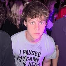 Nicole Kammer's Instagram, Twitter & Facebook