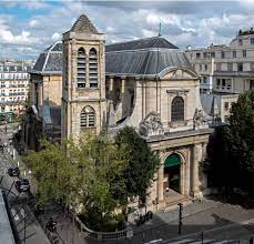 Since 1977, the church has been occupied by traditionalist society of st. Saint Nicolas Du Chardonnet