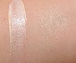 Moderately hydrating, not enough for dry skin beauties, but for combination/oily skin, it can work. Becca Backlight Primer Filter Review Photos Swatches