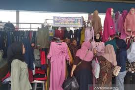 Gamis palestine ini busui & wudhu friendly. Omzet Pedagang Pakaian Tanah Abang Naik Dua Kali Lipat Antara News