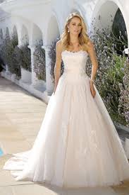 Hochwertige hochzeitskleider in großer auswahl an brautkleider brautjungfernkleider kaufen jetzt die glamouröse hochzeitskleider und genießen schnelles online shopping bei milanoo! Die Ganze Kollektion Brautkleider Von Laydbird Brautmoden Entdecken Sie Ihr Traum Hochzeitskleid In Der Umfangreichen Samml Brautmode Hochzeitskleid Brautkleid