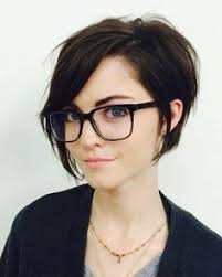 Quelle Coupe De Cheveux Asymetrique Pour Sublimer Votre Visage Archzine Fr Shorthaircutsforwomen Coupe C En 2020 Coupe De Cheveux Asymetrique Cheveux Cheveux Courts