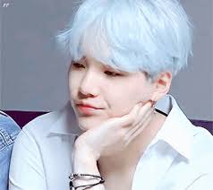 Gleichzeitig ist er auch der zweitälteste member dieser . Bts Suga Gif Bts Suga Min Yoongi Discover Share Gifs