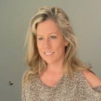 Sarah Hefty's Instagram, Twitter & Facebook