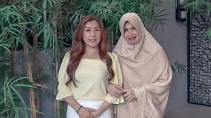 Larissa chou hidup di tengah keluarga besarnya yang berdarah chinesse. Aib Alvin Faiz Dibongkar Istri Ustaz Arifin Ilham Desak Keluarga Larissa Chou Beri Klarifikasi Serambi Indonesia