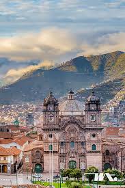 Cusco Kota Yang Berada Di Kawasan Pegunungan Andes Amerika Latin Dan Merupakan Kota Yang Dikenal Sebagai Kota Peradaban Kuno Di D Cusco Katedral Amerika Latin