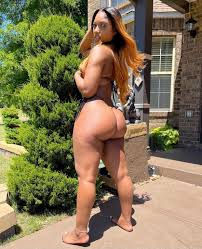 She's lightskin right 🤷🏾‍♂️🤣 PhatbootyFriyayyy 🍑🤤 : r/lightskinbeauties