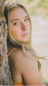 My last senior for the Season 🥺 , It was an honor capturing senior Reanna,  I hope you have the best SENIOR YEAR! ❤️, ., ., ., ., ., ., ., ., ., ., .,  ., #senior #seniorpictures #seniorphotos ...