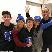Jerry Seinfeld And Wife Jessica Look Blissful As They Enjoy A Luxurious Food Tour Through Paris Readsector Retrouvez tous les soirs les shows au barbes comedy club ! jerry seinfeld and wife jessica look