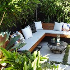 Banquette Terrasse Banc Exterieur Pour Le Salon De Jardin In 2020 Small Backyard Landscaping Backyard Design Small Backyard