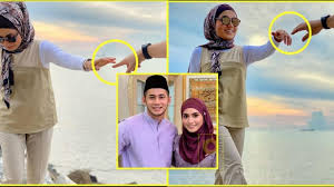 Semoga selamat dan dipermudahkan dalam menempuh kehidupan yang mendatang. Kongsi Gambar Tangan Lelaki Mawar Karim Sudah Temui Pengganti Fizo Omar Satkoba Viral