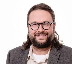 En prévision du budget 2023 : le tout premier colloque sur la santé  financière des aînés arrive à grands pas