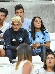 Sur snapchat, manon marsault a confié que son fils tiago (1 an et demi, fruit de son union avec julien tanti) était très malade. Exclusif Julien Tanti Les Marseillais Sa Compagne Manon Marsault Et Un Ami Dans Les Tribunes Du Stade Velodrome Lors Du Match Olympique De Marseille Om A Purepeople