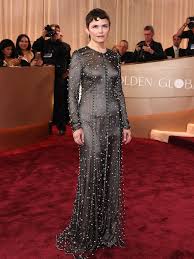 Ginnifer Goodwin looks statueesque in Armani on the Golden Globes ...