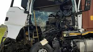 Due morti, fiamme in strada, tre mezzi bruciati e code chilometriche sull'autostrada del sole per un incidente avvenuto questa mattina tra fiorenzuola e piacenza sud. Tragico Schianto In A1 Tra Due Camion E Un Auto Un Morto