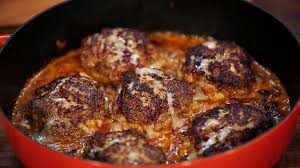 Jagerbulette Mit Pilzsosse Tim Malzer Kocht Rezept Buletten Lebensmittel Essen Pilzsosse