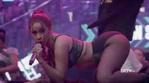 Hip Hop: Cardi B Twerking on Stage - Porn GIF Video | nezyda.com